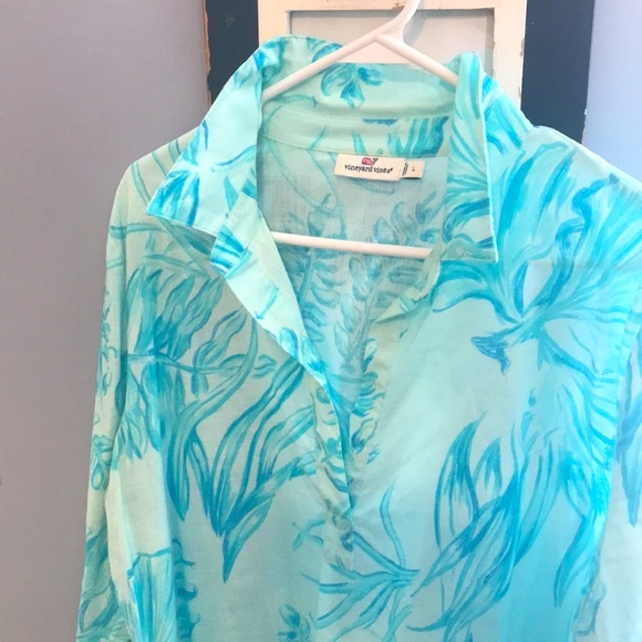 Vineyard Vines tunic sz L soft watery blues. Cool and breezy over shorts… - Picture 3 of 10